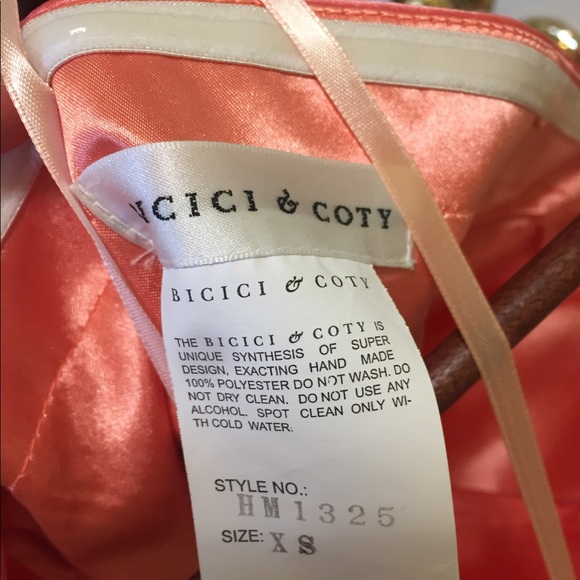 Dress/Gown - Picture 3 of 3